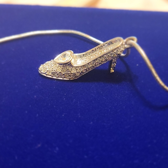 Disney Arribas Brothers crystal Cinderella Shoe Necklace - Picture 3 of 4